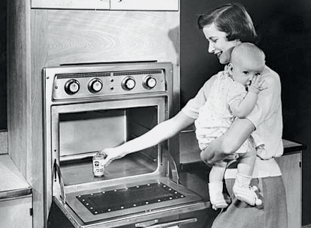 forno de parede, igual a um forne elétrico normal.
